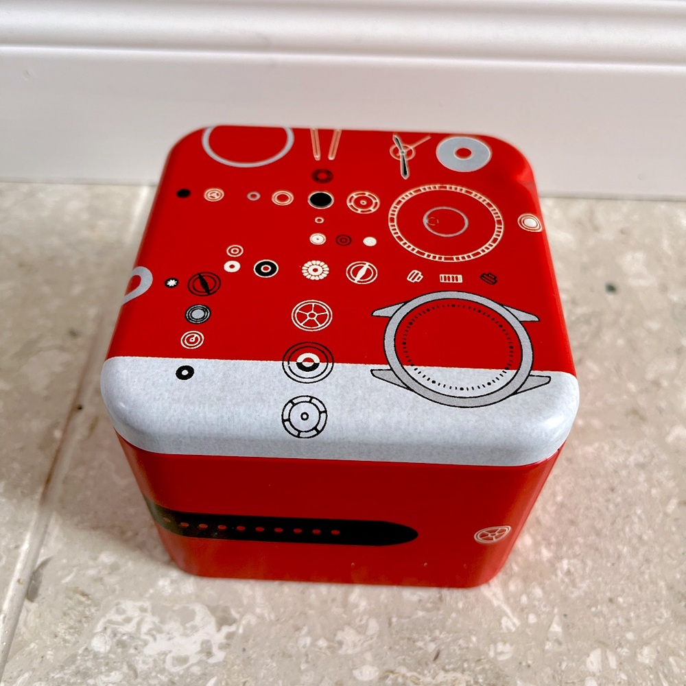 ⚡️2/$15⚡️2015 Fossil tin (with large dent)